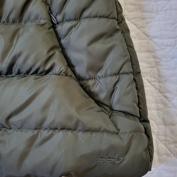 The North Face Green hooded Puffer Vest EUC! Size Medium fits like a Small - Picture 8 of 10